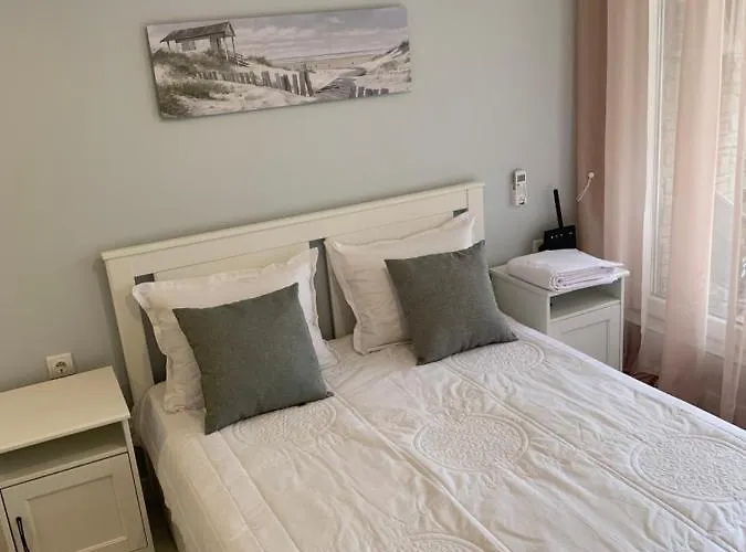 By The Sea פרימורסקו